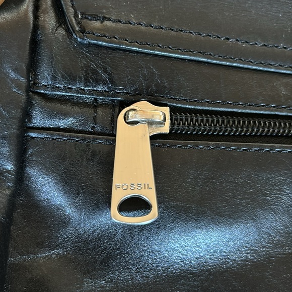 Fossil Brand black leather messenger bag. Open to reasonable offers. - Picture 6 of 10
